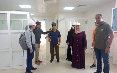 مدير عام مستشفى الصداقة تستقبل الفريق الهندسي لمؤسسة “ينوبس” للإطلاع على تجهيزات مركز العزل