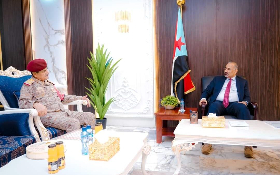 الرئيس الزُبيدي يشدد على أهمية تفعيل دور الشرطة العسكرية