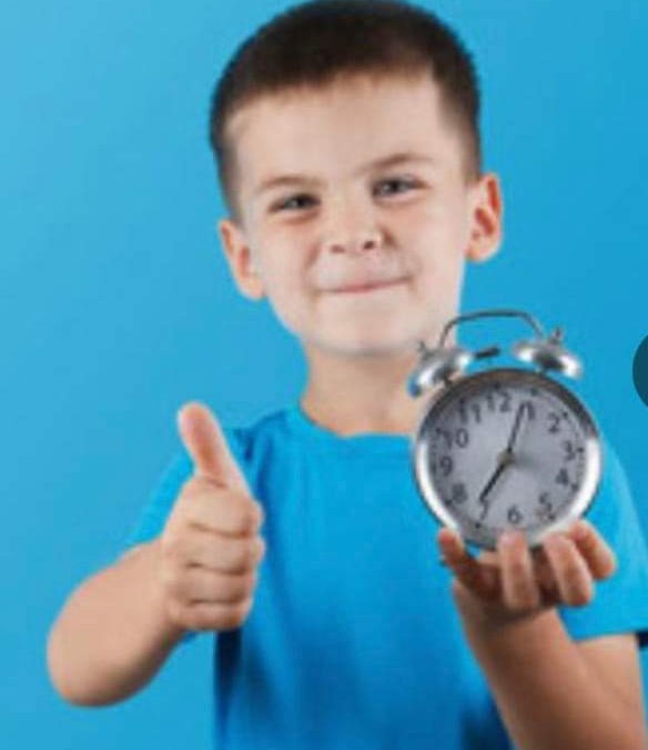 نصائح لضبط موعد نوم طفلك قبل المدرسة بأيام