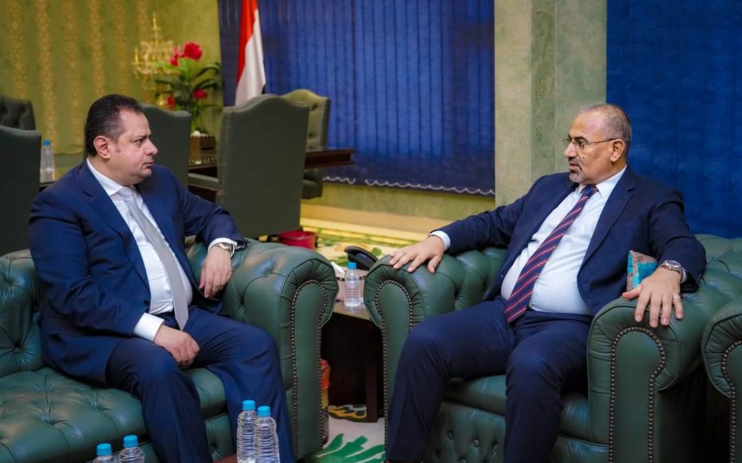 الرئيس القائد عيدروس الزُبيدي يدعو الحكومة لتكريس جهودها وطاقاتها لانتشال وضع الخدمات