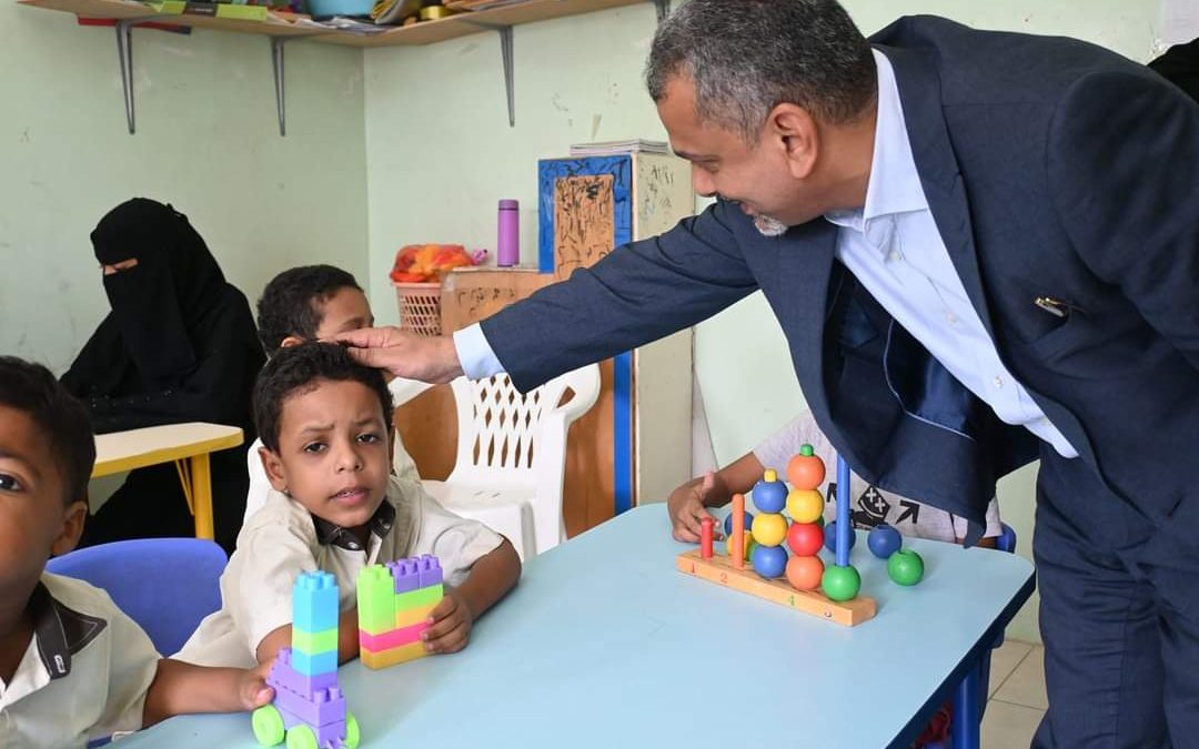 الوكيل باصريح يزور مؤسسة حضرموت للتوحد