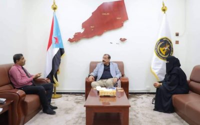 اللواء بن بريك يُناقش الوضع الصحي وما يحتاجه من مستلزمات طبية