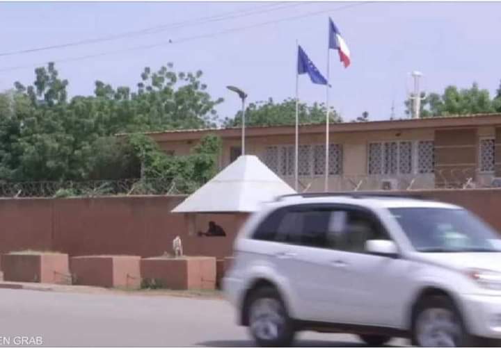 النيجر.. تعزيزات أمنية مشددة في محيط سفارة فرنسا