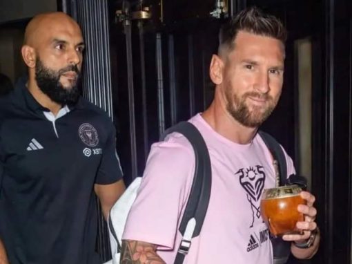 حارس ميسي الشخصي يلفت الأنظار.. وشعاره “ممنوع اللمس