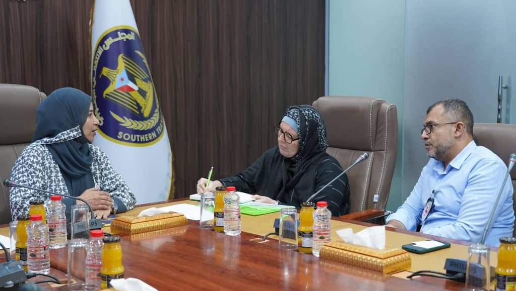 المحامية نيران سوقي تلتقي نائب المنسق لقسم الحماية في الصليب الأحمر