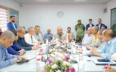 الرئيس الزُبيدي يزور مصافي عدن ويشدد على سرعة عودتها للعمل