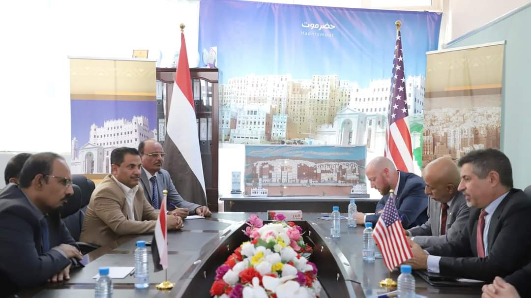 محافظ حضرموت وسفير الولايات المتحدة يبحثان بسيئون مستجدات الأوضاع السياسية والاقتصادية والامنية وجهود إحلال السلام في اليمن