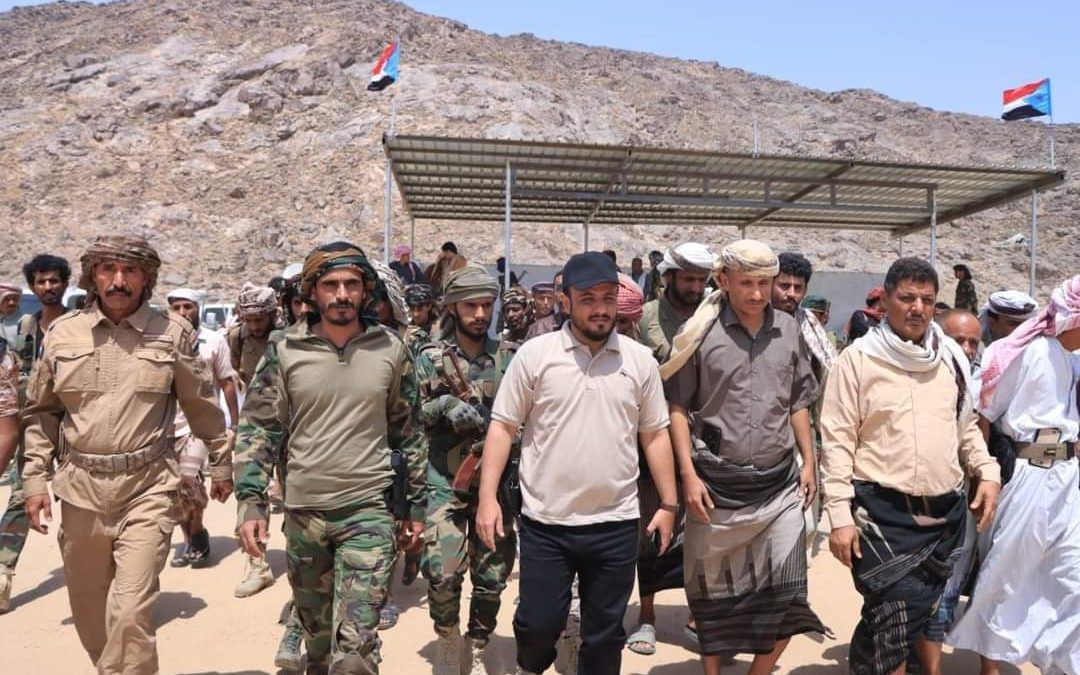 رئيس تنفيذية شبوة يزور اللواء الخامس دفاع شبوة ويشيد   بدور  اللواء في مواجهة الإرهاب