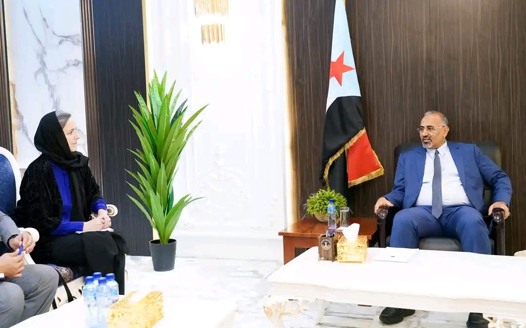 الرئيس القائد عيدروس الزُبيدي يطّلع على آخر الجهود الأممية لوقف إطلاق النار وإحلال السلام  ا