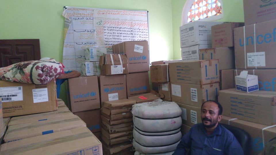 وصول دفعة من الأدوية ومواد التغذية إلى المركز الصحي مديرية سباح يافع
