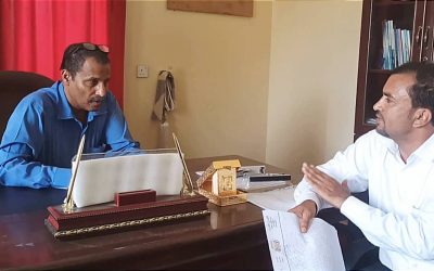 محافظ أبين يناقش مع مدير عام سرار احتياجات المديرية واهم الصعوبات والعراقيل