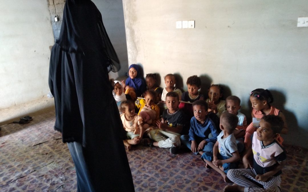 أبين: جمعية الوفاء الاجتماعية التنموية تدشن دورتي تدريبية في مجال القراءة والكتابة والكوافير