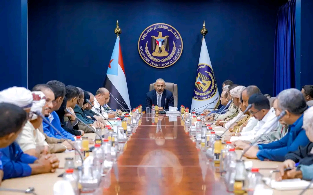 الرئيس القائد عيدروس الزُبيدي يرأس اجتماعا للهيئة الإدارية للجمعية الوطنية