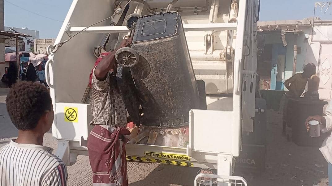 صندوق النظافة والتحسين بأحور يدشن حملة نظافة في شوارع المديرية