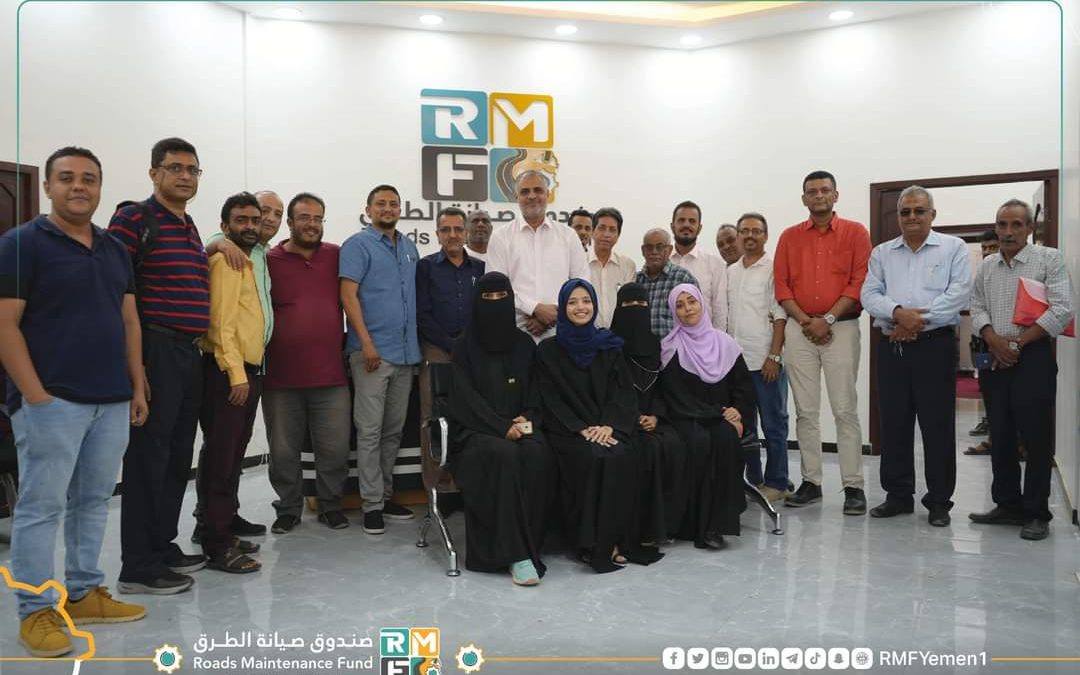 عدن..اختتام الدورة التدريبية  حول قانون المناقصات والمزايدات بصندوق صيانة الطرق