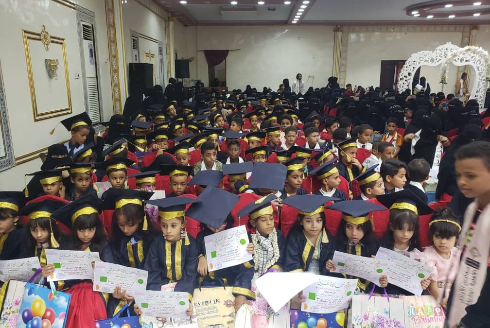 مدارس الأوائل الأهلية تحتفل بمرور (17) عاما على تأسيسها وتكرم الطلاب الاوأئل للعام  الدراسي 2022 _ 2023م