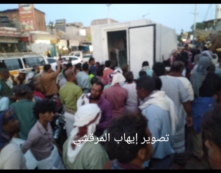 عاجل… اغلاق شارع بسبب طوابير ممتدة على محل بيع الثلوج في زنجبار بأبين