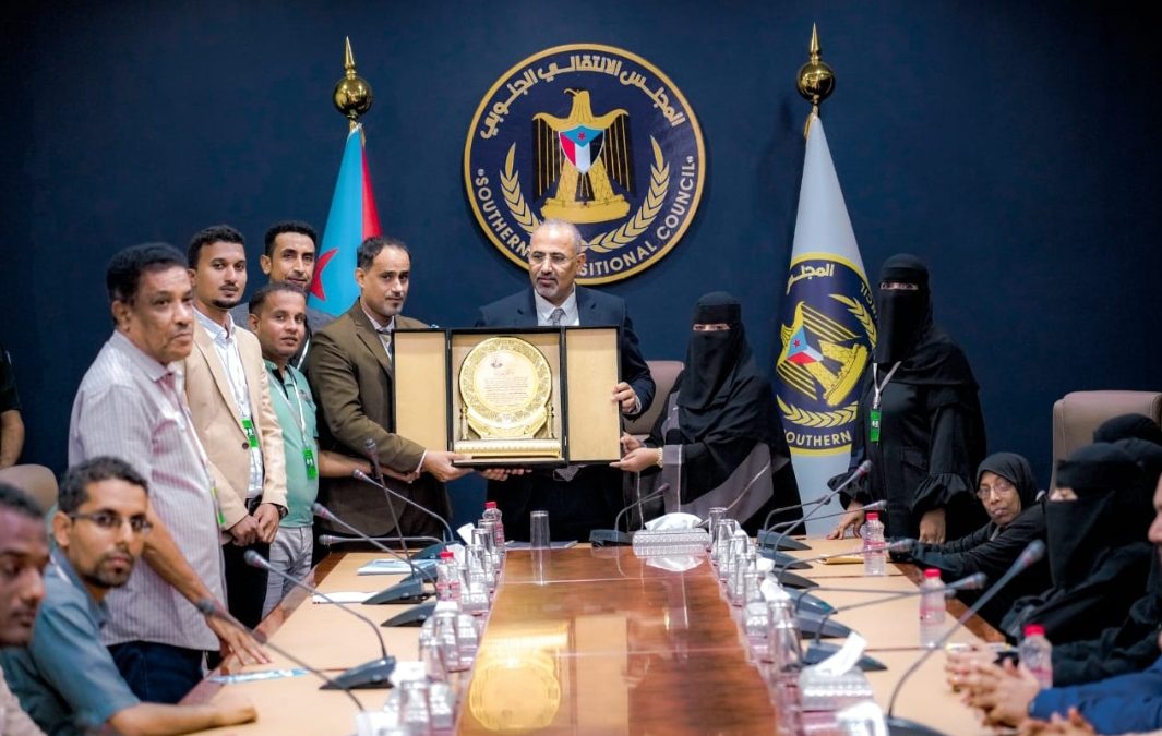 الرئيس الزبيدي يشيد بدور منظمات المجتمع المدني بحضرموت ويحثهم على مواصله العطاء لخدمة المجتمع