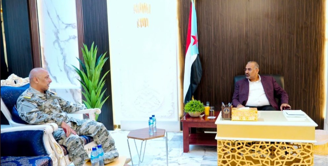 الرئيس الزُبيدي يطّلع على سير العمل بمصلحة خفر السواحل وجاهزية قواتها