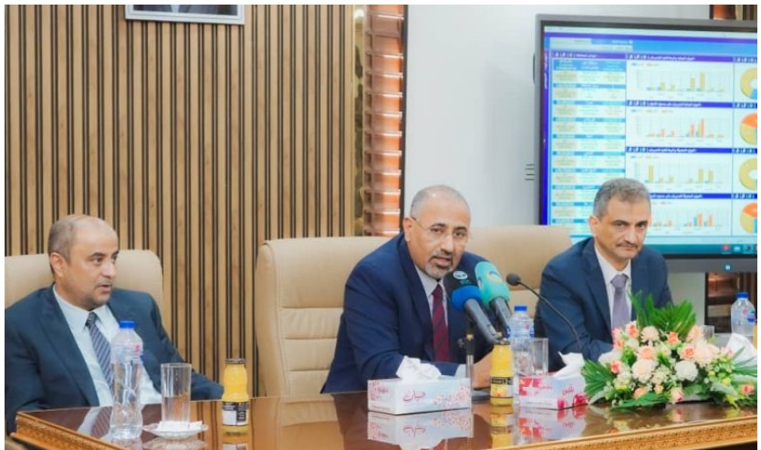 الرئيس الزُبيدي يدشن رسميا عمل مركز تنمية الإيرادات بديوان عام السلطة المحلية بالعاصمة عدن