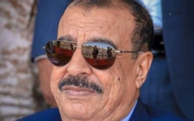 اللواء بن بريك يُعزّي في وفاة الشيخ عبدالله العمودي