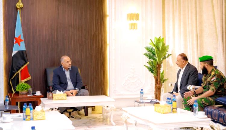 الرئيس القائد “عيدروس الزبيدي” يلتقي وزير بحكومة المناصفة