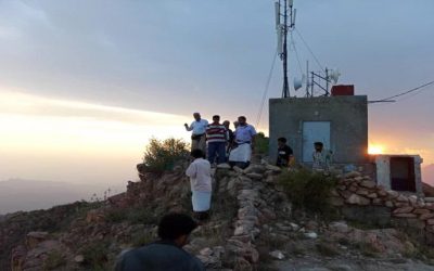برفقة مدير عام سرار.. فريق هندسي من شركة يمن موبايل ينفذ نزول ميداني الى مديرية سرار