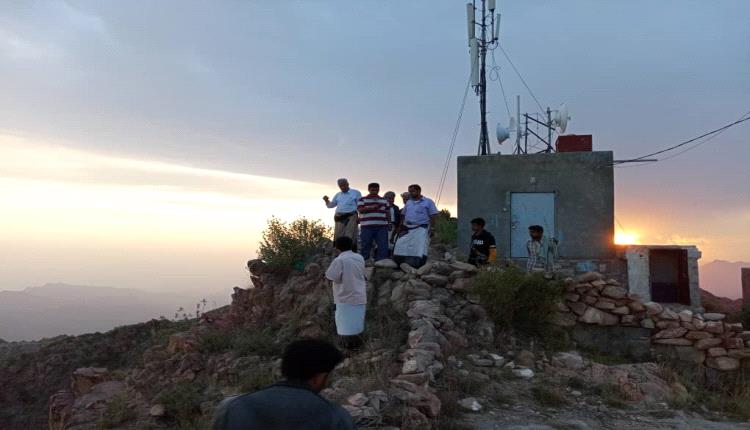 برفقة مدير عام سرار.. فريق هندسي من شركة يمن موبايل ينفذ نزول ميداني الى مديرية سرار