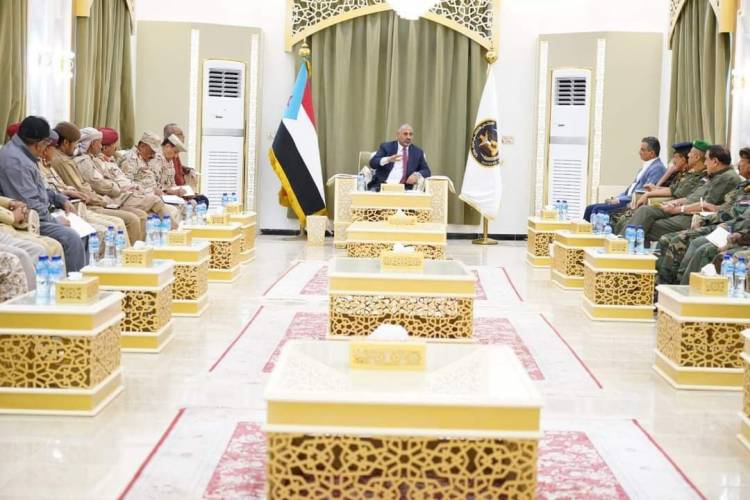 اللواء الزُبيدي يترأس اجتماعا للقادة العسكريين والأمنيين بالعاصمة عدن