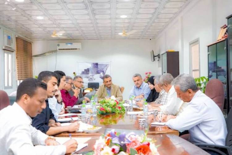 برئاسة لملس.. لجنة المناقصات تناقش وتقر عددا من المشاريع التنموية والخدمية