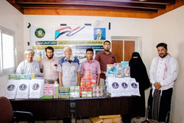 قيادة إنتقالي غيل باوزير تدشن توزيع القرطاسية المدرسية على تلاميذ الأسر الأشد فقرا
