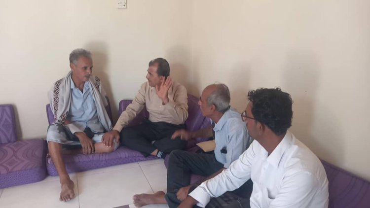 نائب رئيس انتقالي أبين يزور الإعلامي السقاف ويطمئن على صحته بمنزله في خنفر