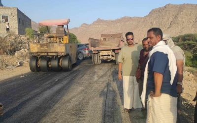 مدير عام مديرية خنفر “اليوسفي” يتفقد العمل للمرحلة الثانية   من سفلتة   طريق باتيس رصد