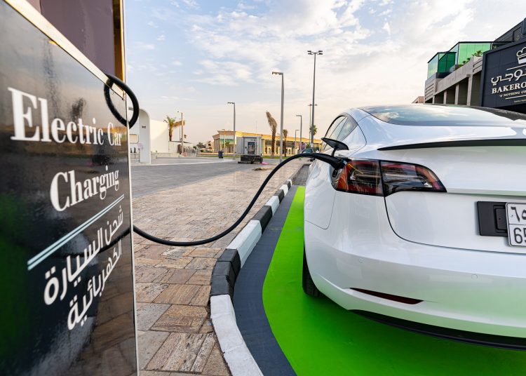 السعودية افتتاح مزيد من  محطات الشحن الكهربائي فائقة السرعة