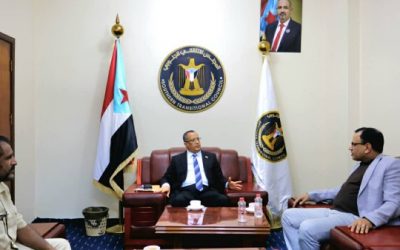 وزراء وشخصيات سياسية يطمئنون على صحة الدكتور ناصر الخُبجي