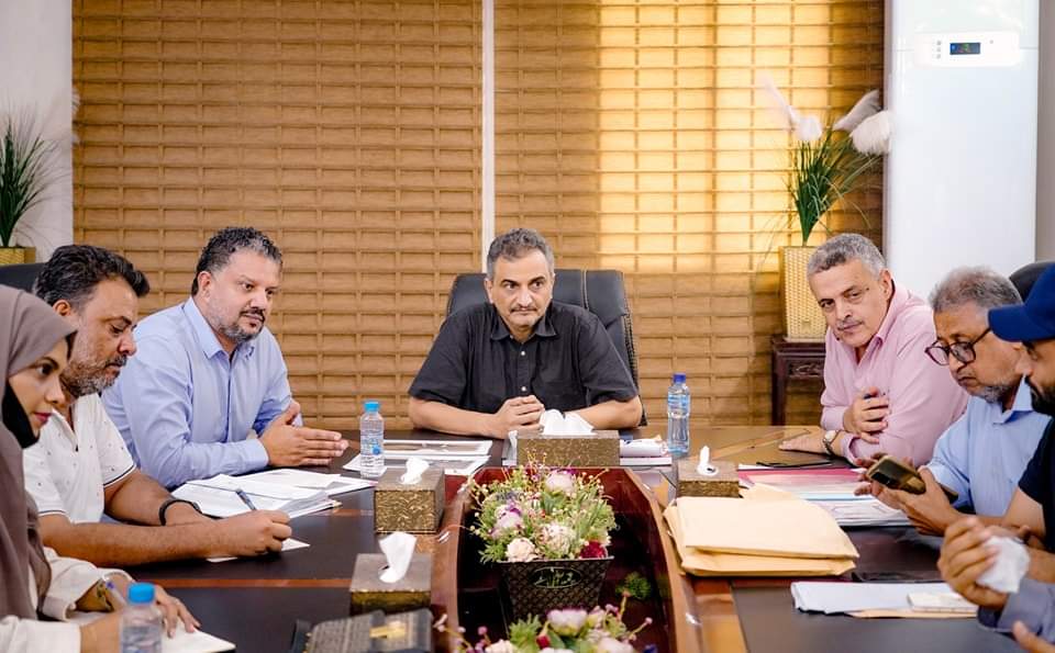 لملس يطّلع على التصاميم الأولية لمشروع إعادة تأهيل بوابة عدن التاريخية وهضبة شمسان