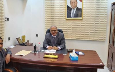 وزير التخطيط يناقش مع مدير عام مديرية عين شبوة احتياجات المديرية من المشاريع التنموية والإنسانية