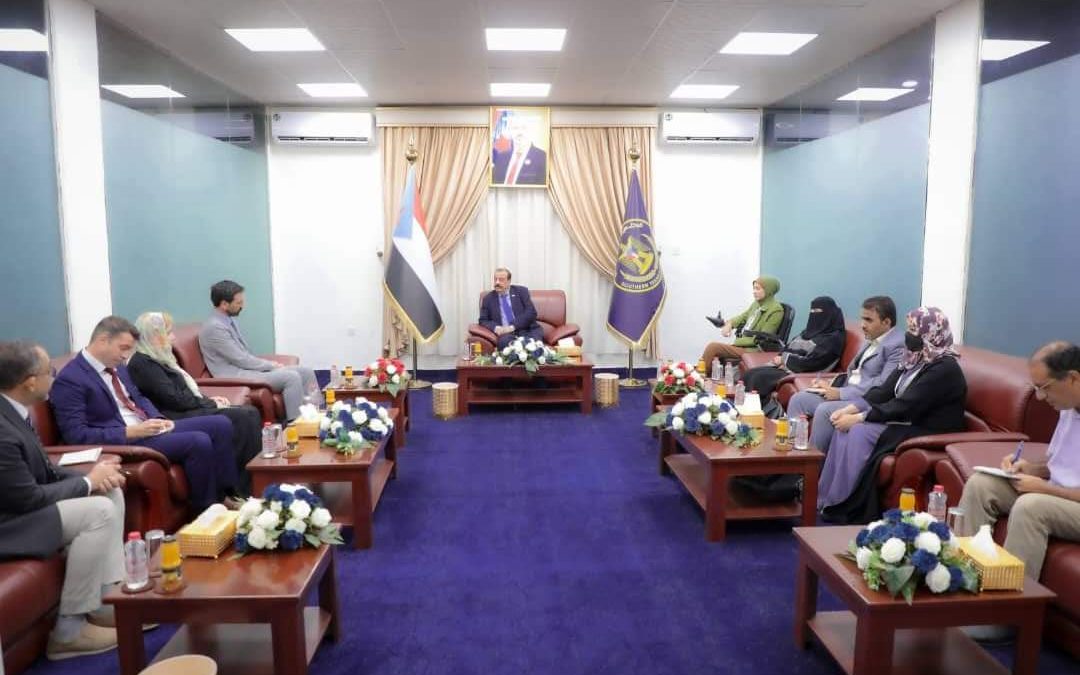 اللواء بن بريك يلتقي المدير الإقليمي للجنة الدولية للصليب الأحمر في منطقة الشرق الأدنى والأوسط