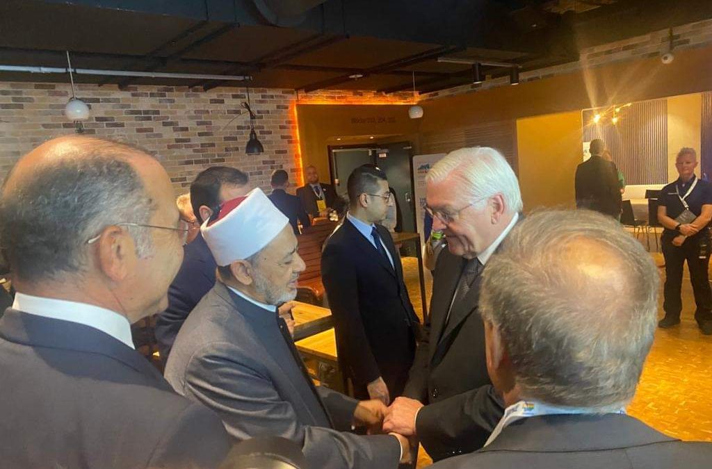 شيخ_الأزهر يلتقي الرئيس الألماني ويبحثان سُبُل تعزيز جهود الحوار بين الأديان والثَّقافات المختلف