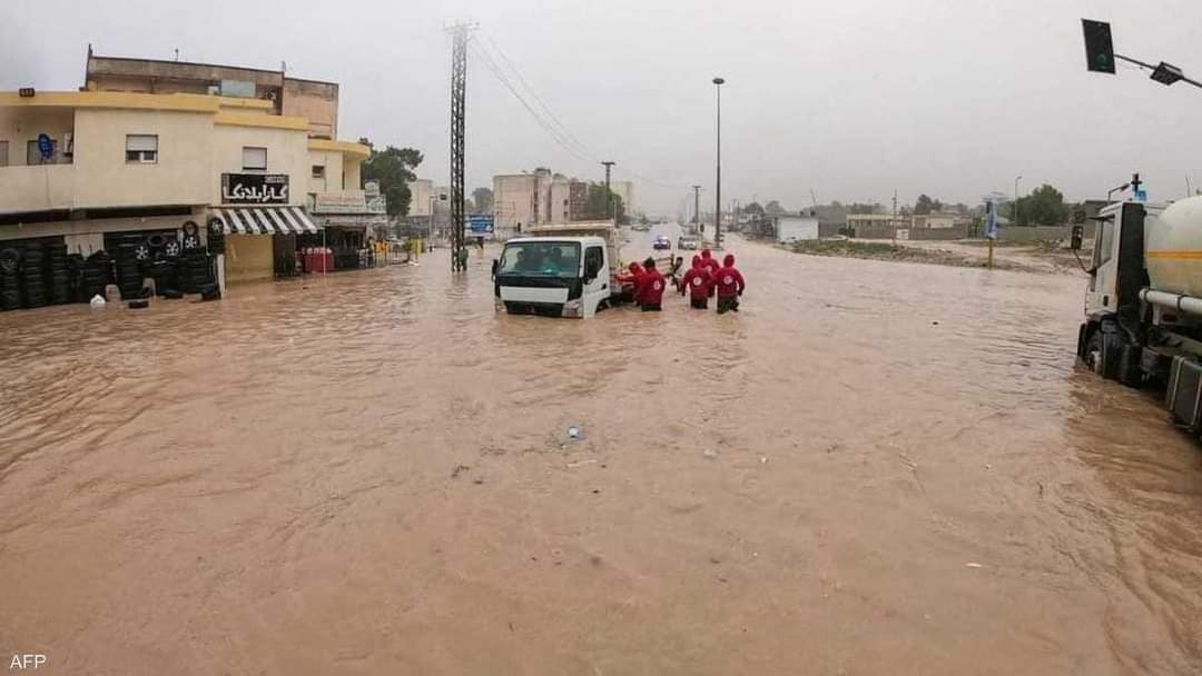 العاصفة تفتك بشرق ليبيا.. دمار وجثث تحت الأنقاض وآلاف القتلى