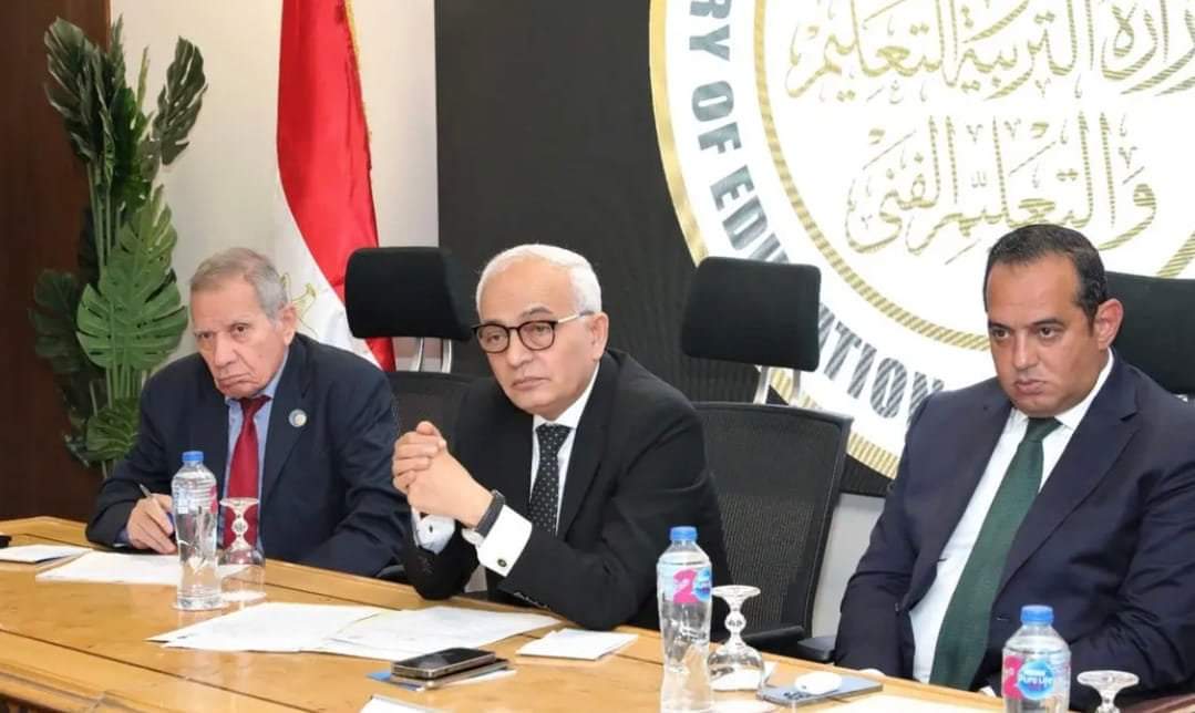 مصر تحظر ارتداء النقاب في المدارس.. وغطاء الرأس اختياري
