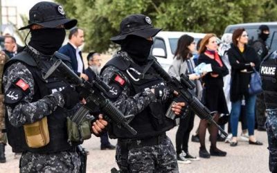 منهم رئيس حكومة.. أوامر اعتقال دولية لمسؤولين سابقين في تونس