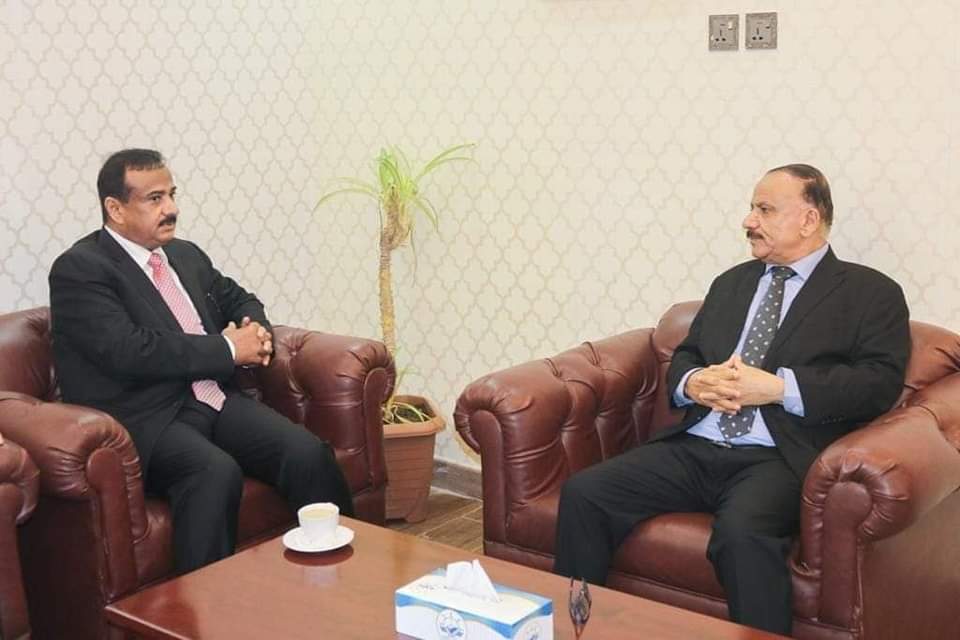 وزير النقل يناقش مع المحافظ بن الوزير سبل تعزيز آليات العمل المشترك