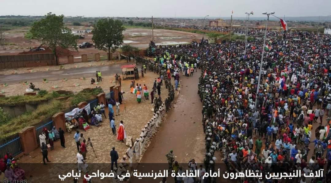 ماكرون: العسكريون في النيجر يحتجزون السفير الفرنسي