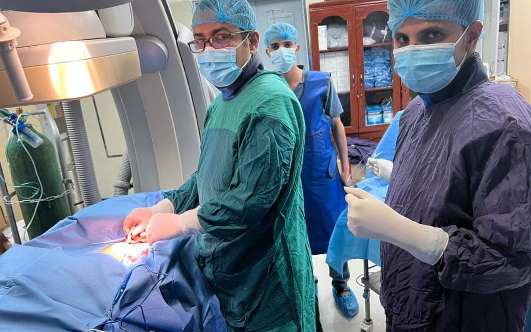 فريق طبي ينجح في زرع جهاز ICD في قلب مريض لأول مرة في العاصمة عدن