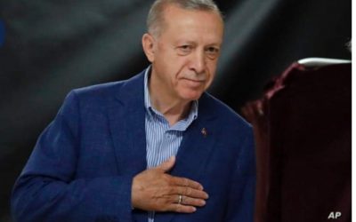 أردوغان يدعو ماسك لفتح مصنع لسيارات تسلا في تركيا