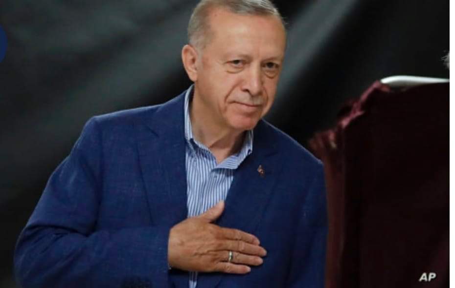 أردوغان يدعو ماسك لفتح مصنع لسيارات تسلا في تركيا