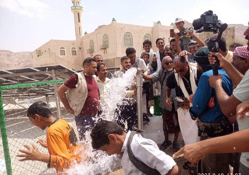 برعاية المحافظ بن الوزير… استكمال تشغيل واستلام أربعة مشاريع مياه بتمويل من جمعية العون المباشر بتكلفة 348 ألف دولار..