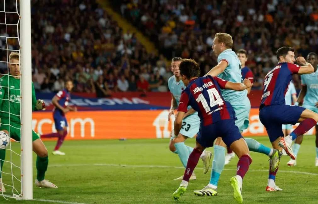 فيلكس يقود برشلونة إلى فوز عريض على أنتويرب