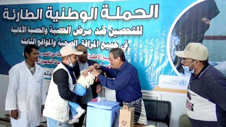 الأمين العام للمجلس المحلي بشبوة يدشن الحملة الوطنية الطارئة للتحصين ضد الحصبة في مديرية عين